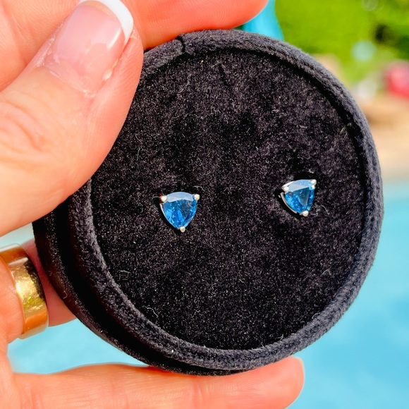 BLUE SAPPHIRE EARRINGS—UNTREATED-NO HEAT—2.50 TCW—TRILLION CUT—14KT GOLD-HIGH - Picture 13 of 15